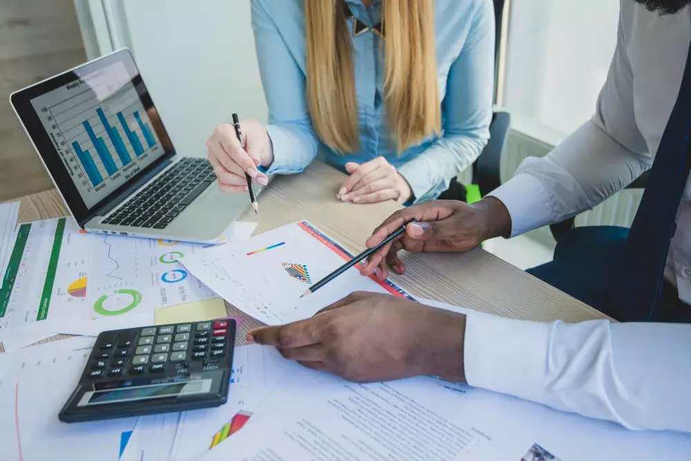 Como calcular e provisionar corretamente FGTS e 13º salário dos colaboradores